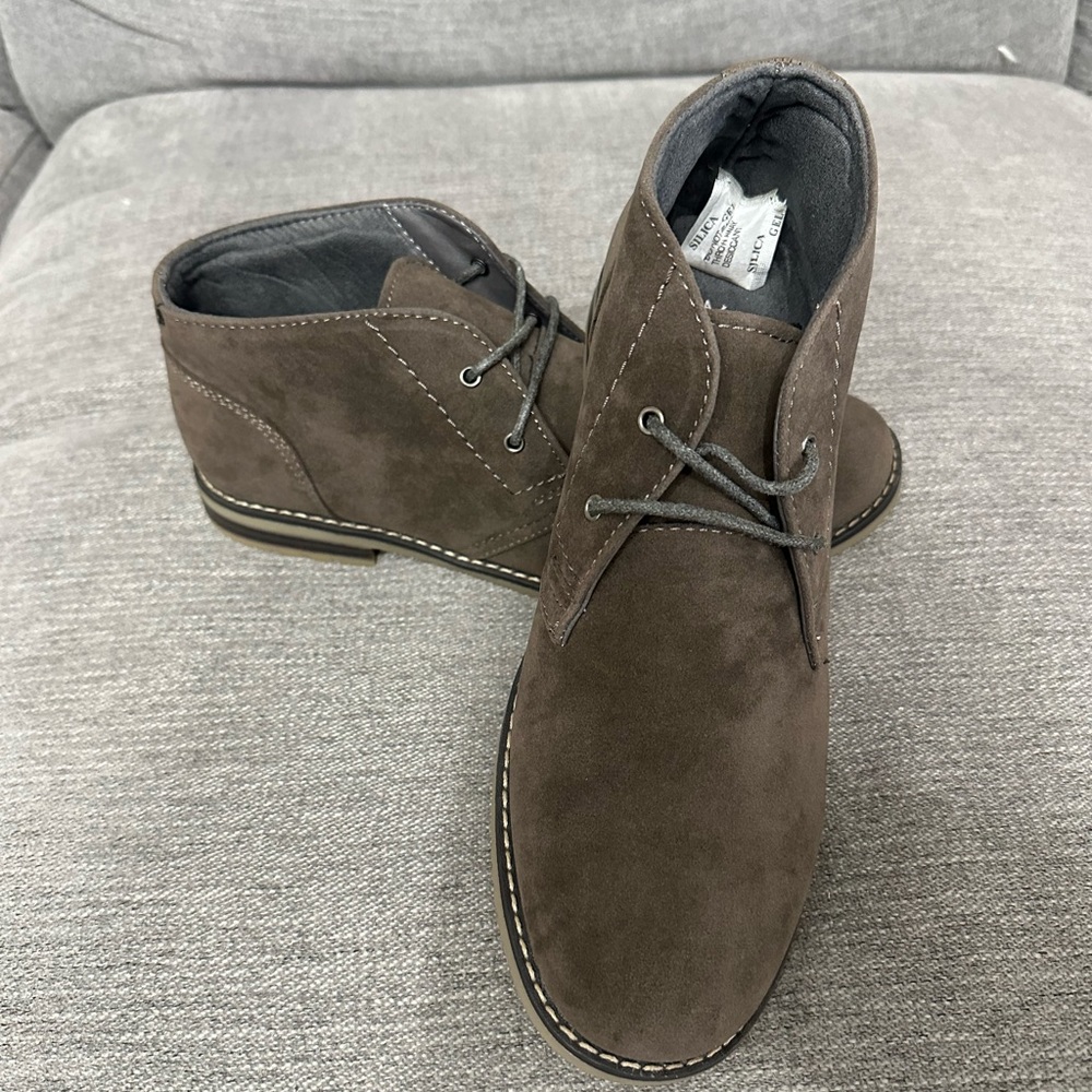 Globalwin Chukka boots Brand New in the Box